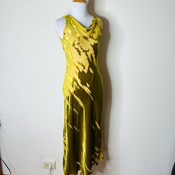 Zara Yellow Velvet Embroidered Midi Dress - Picture 10 of 10